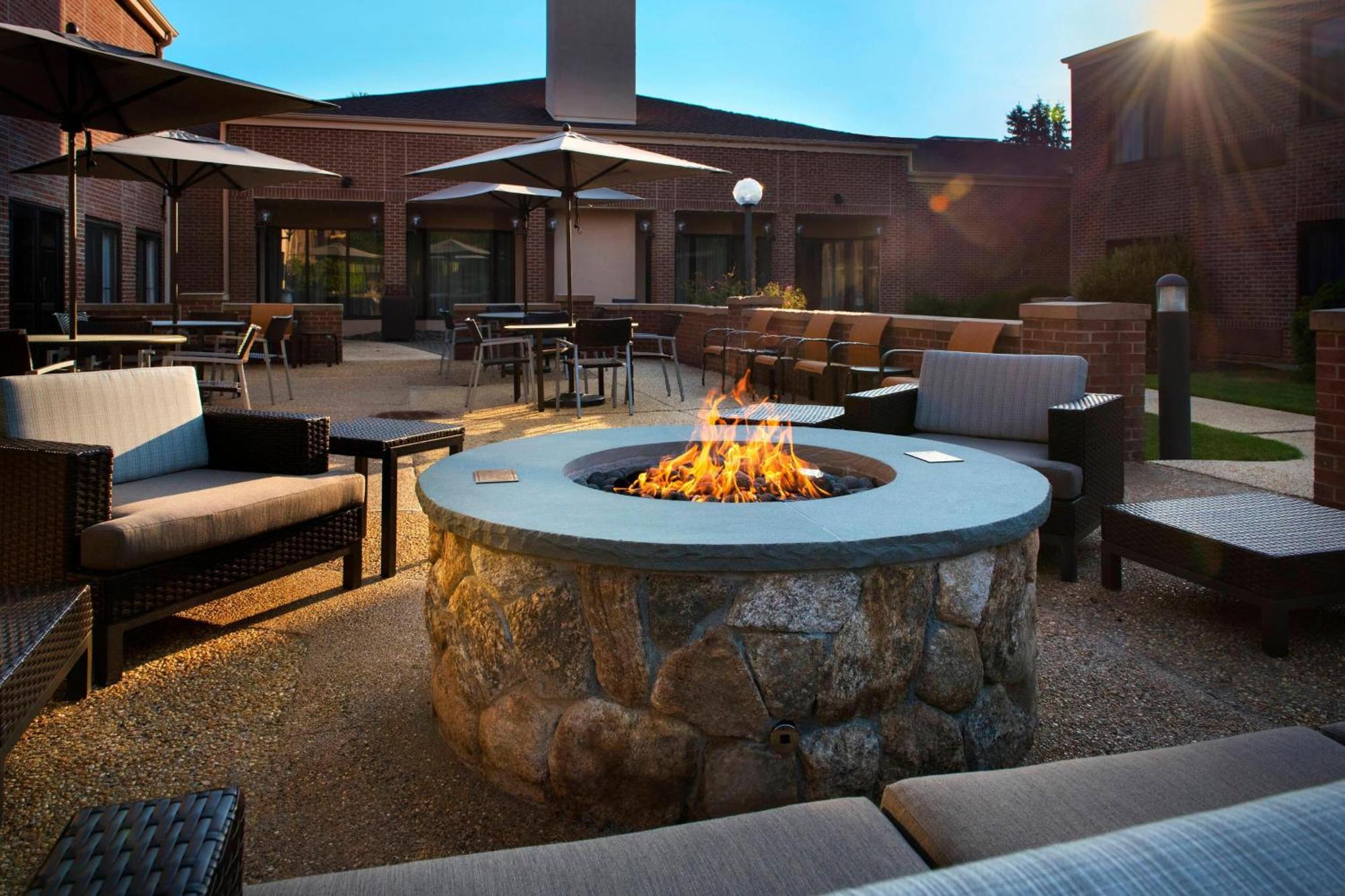 Courtyard By Marriott Boston Norwood/Canton Exterior photo