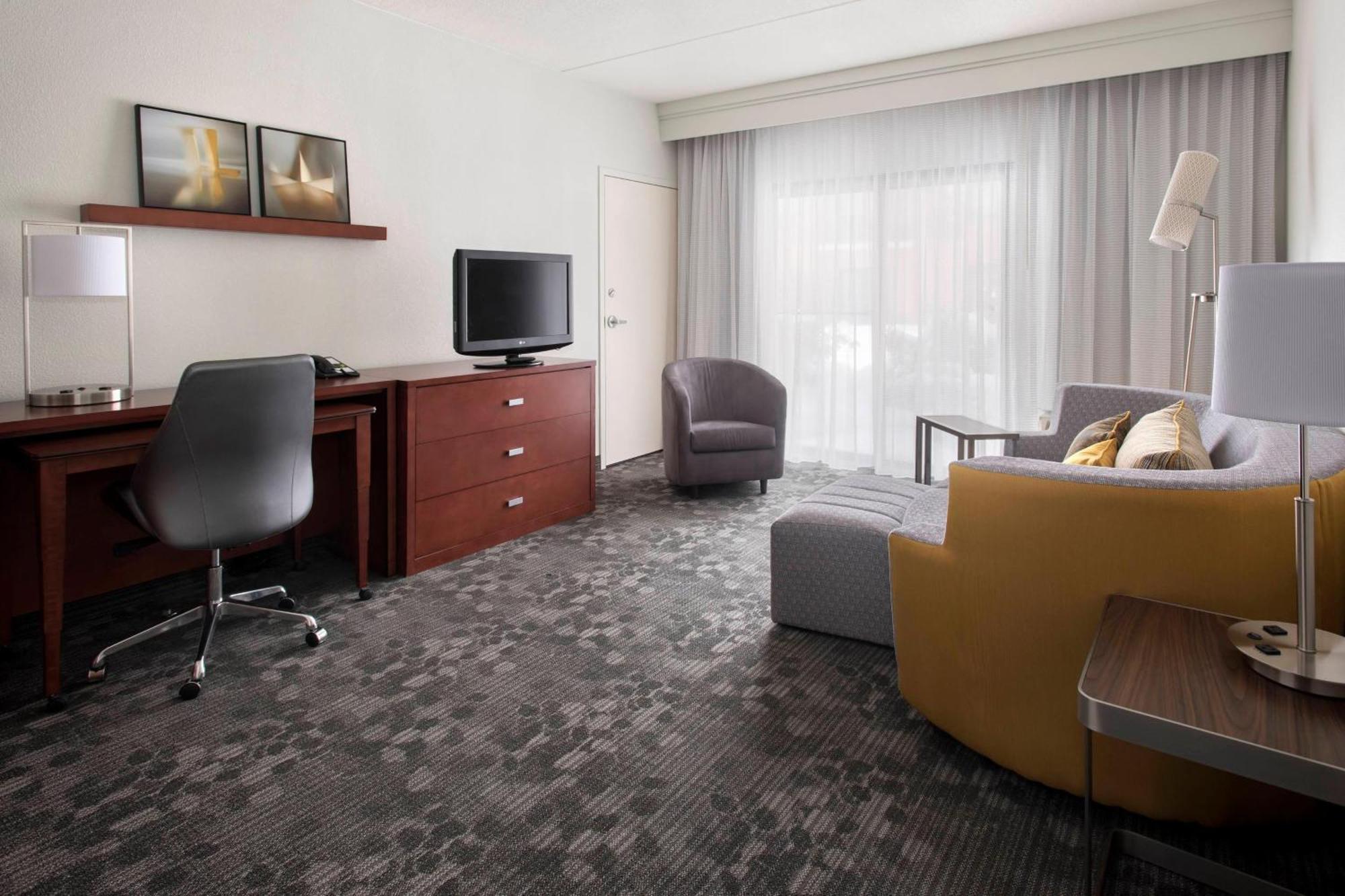 Courtyard By Marriott Boston Norwood/Canton Exterior photo