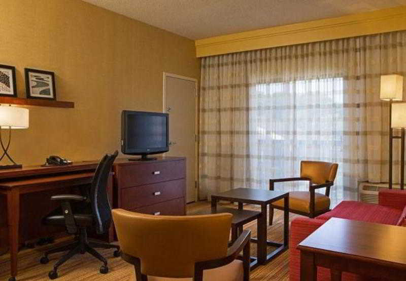 Courtyard By Marriott Boston Norwood/Canton Exterior photo